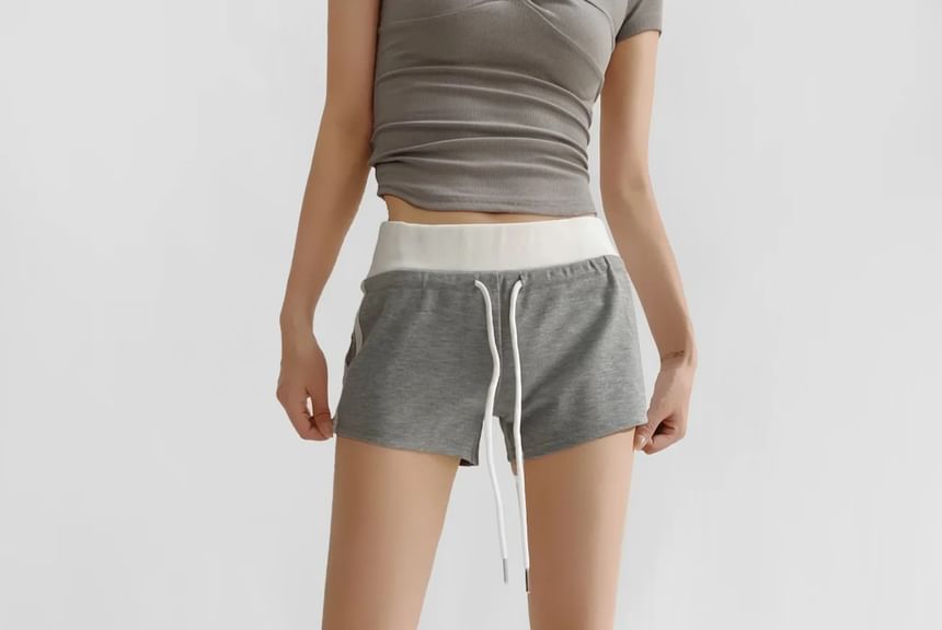 Reknovine - Mid Rise Two Tone Piping Shorts
