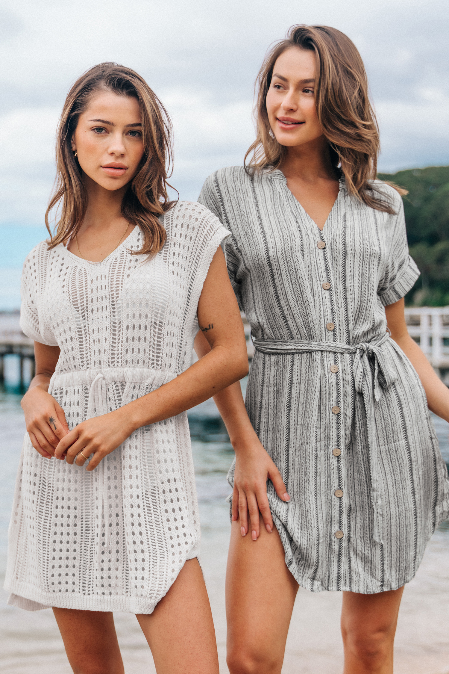 Robe chemise à col en V et rayures