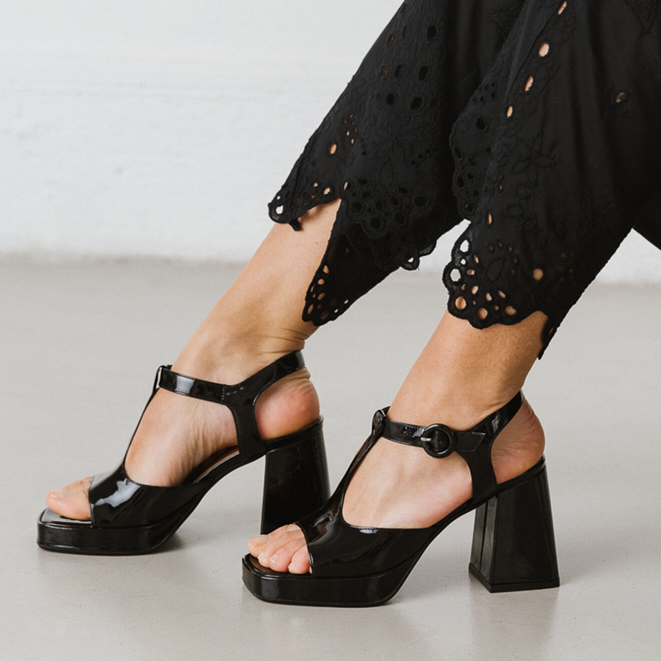 Jonak Sandales en Cuir verni Dixie noires - Talon 7 cm