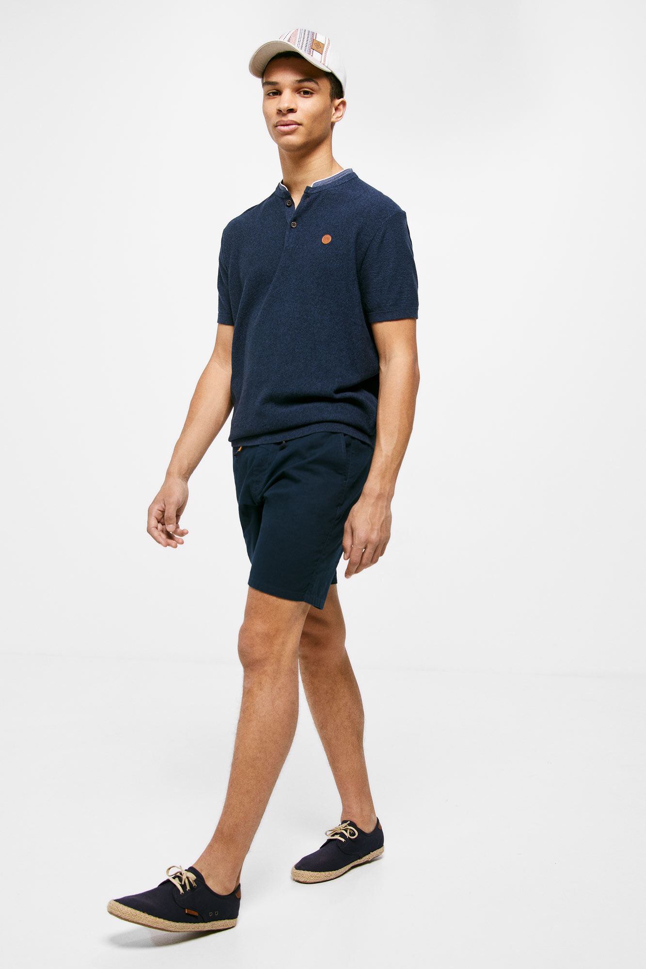 Camisa polo com gola mandarim - azul marinho