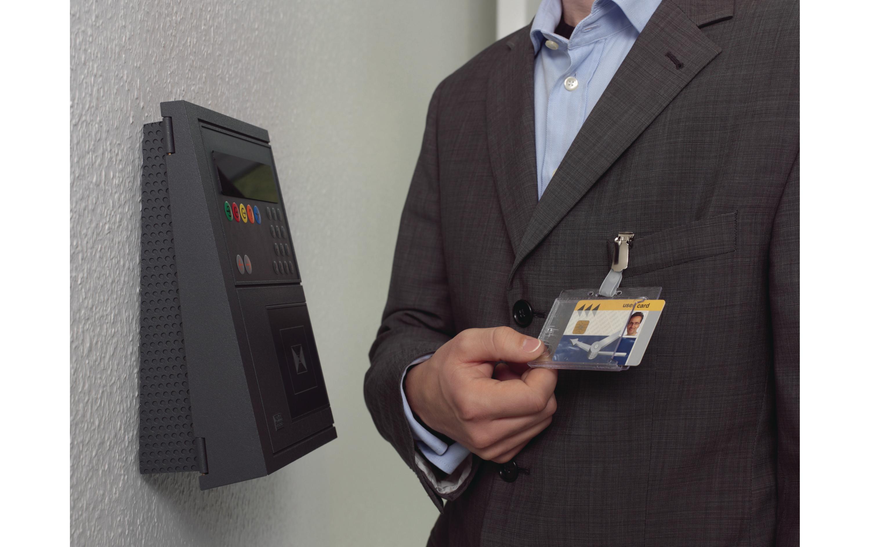 Ausweishalter Hartbox mit Clip für 2 Ausweise, 25 StückHartbox mit Clip als Ausweishalter
