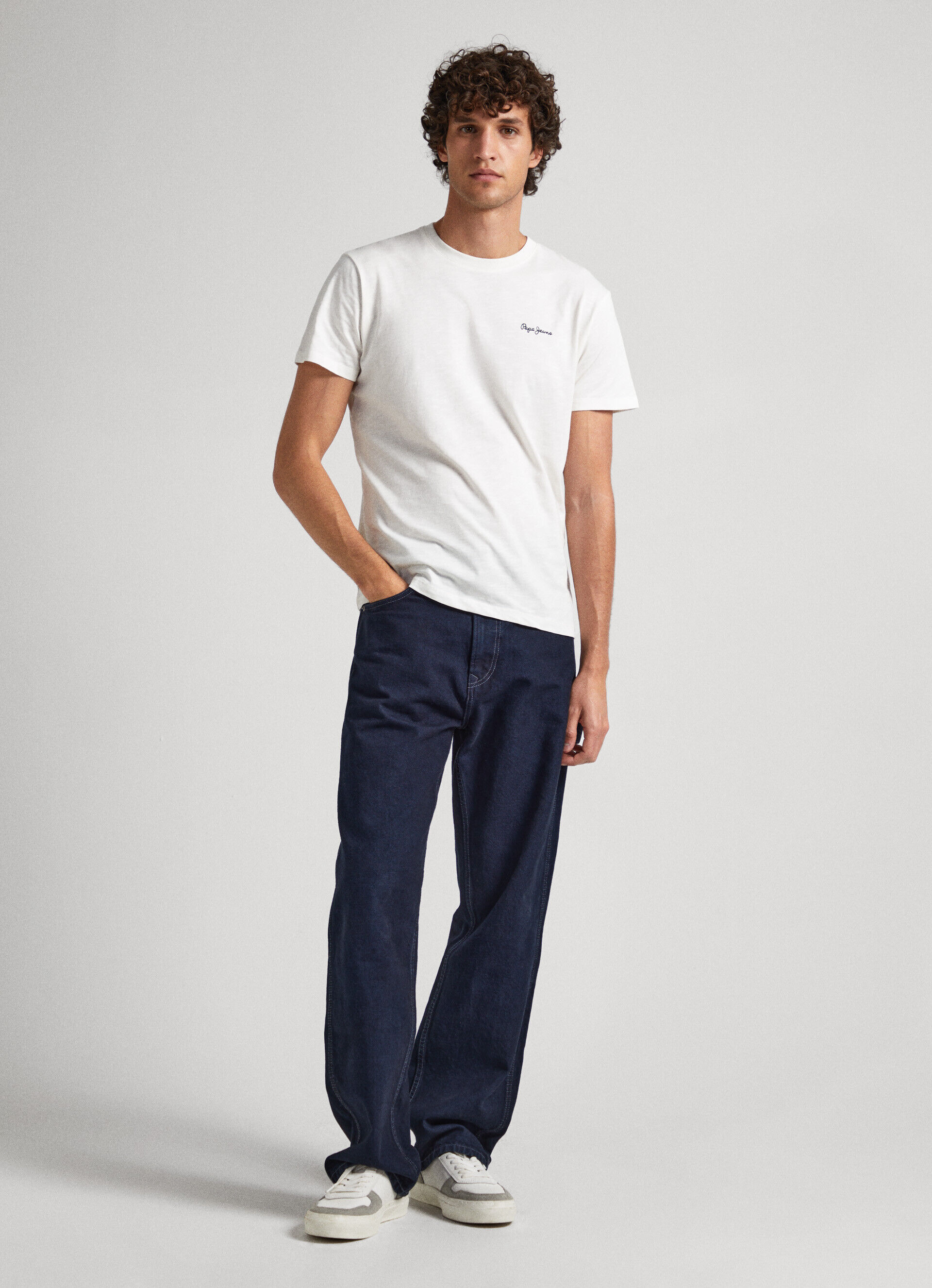 CAMISETA COM LOGOTIPO ESTAMPADO - branco-creme