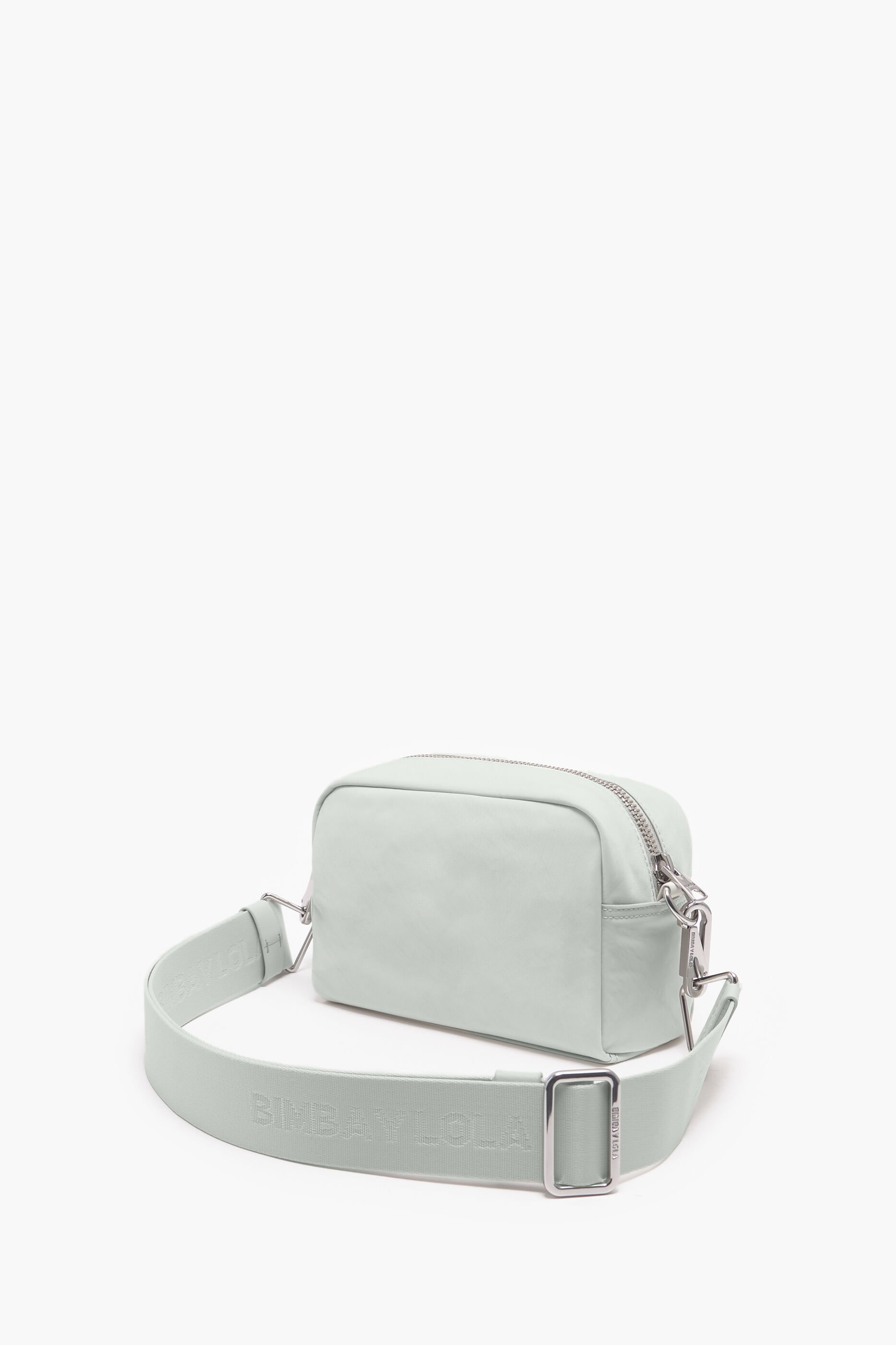 Bolsa transversal pequena de nylon na cor cinza gelo.