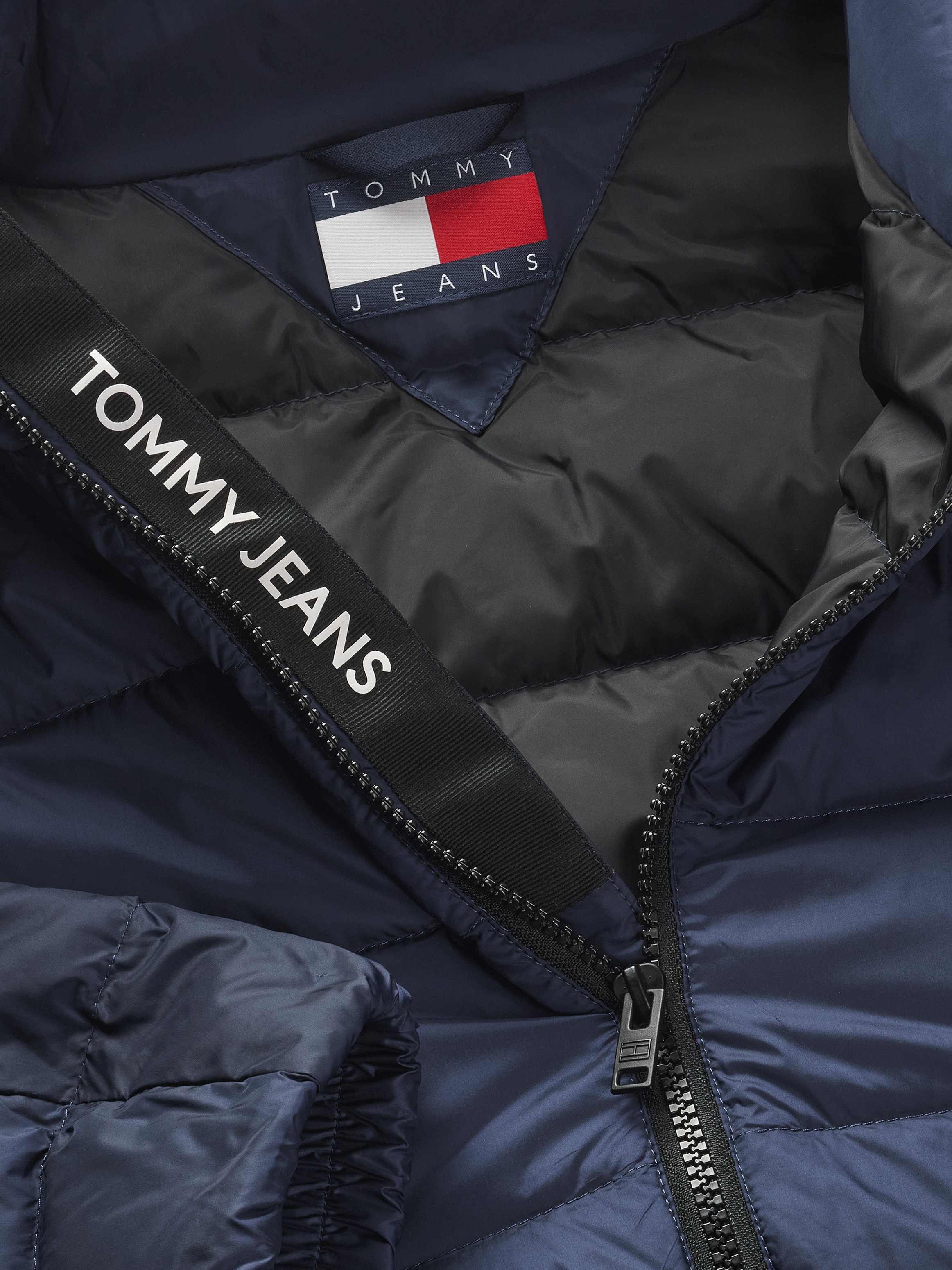 Tommy Jeans Plus Steppjacke »TJM LT DOWN JACKET EXT« in Grossen Grössen, Logostickerei, Reissverschlusstaschen