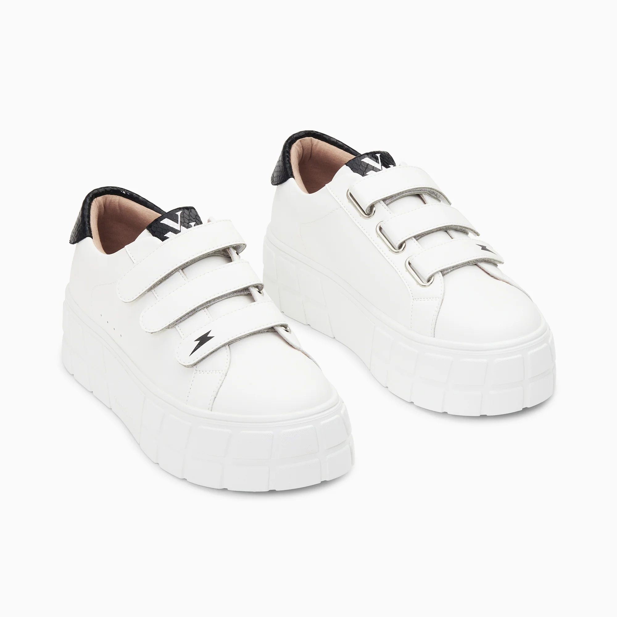 Sneakers-Baskets Angela blanc et noir serpent à plateforme