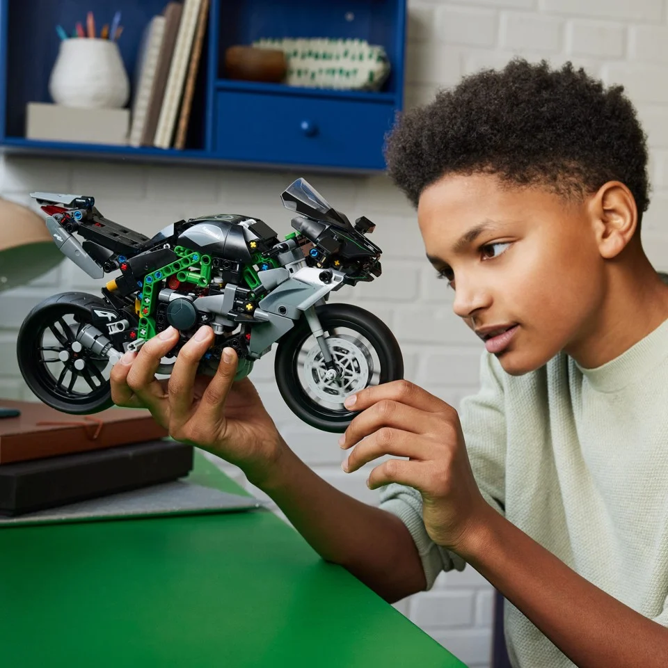 LEGO Technic - Kawasaki Ninja H2R-motorcykel (42170)