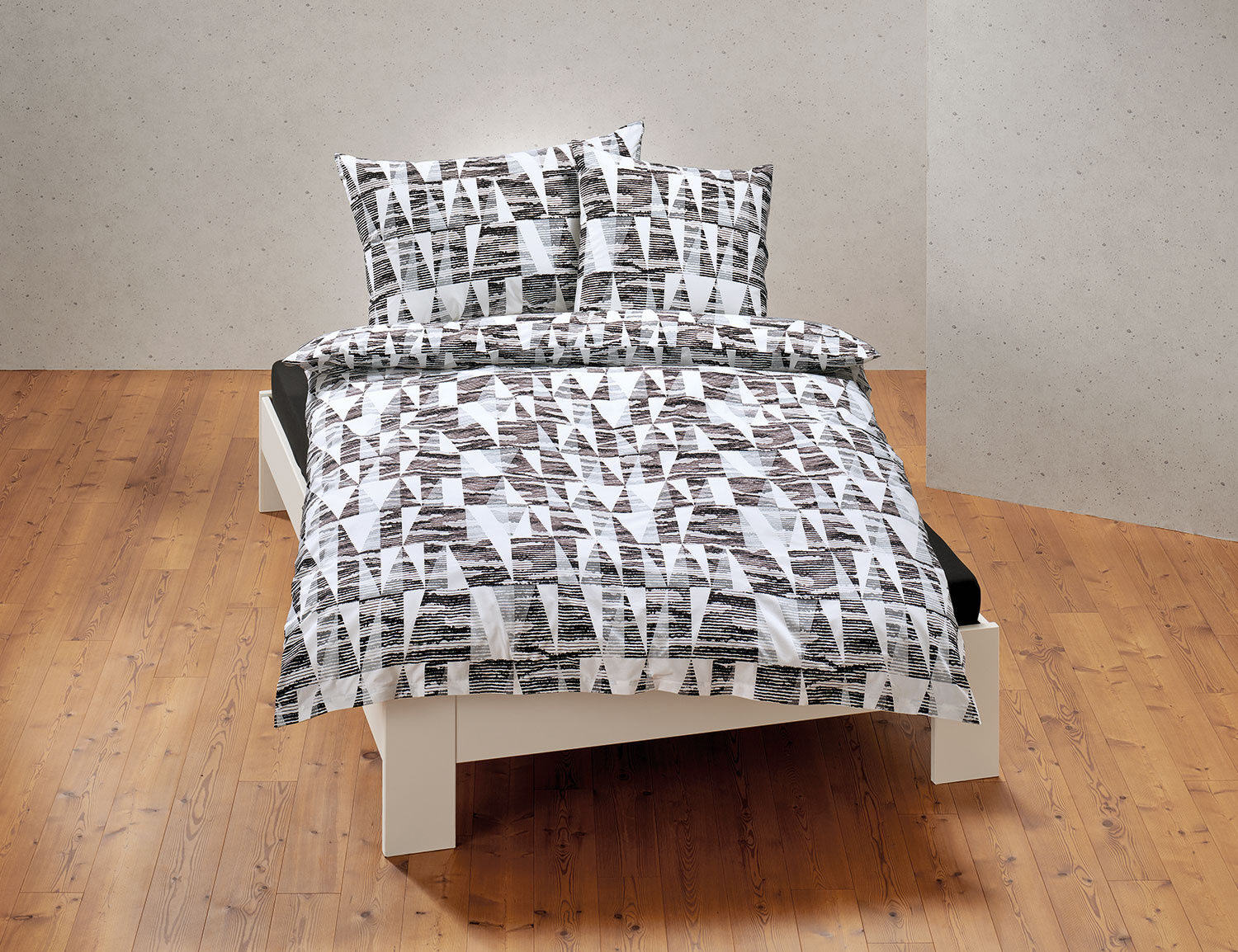 Bettwäsche mit Triangelmuster schwarz-weiss