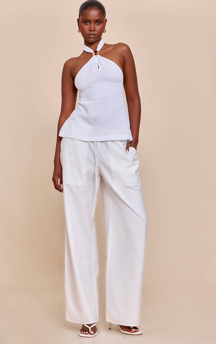 Blanc Top Léger En Tissu Tissé Avec Col Licou Et Détails De Finition