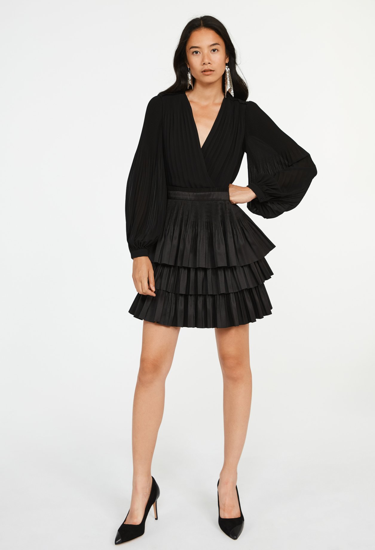 Robe courte plissee &agrave; volant