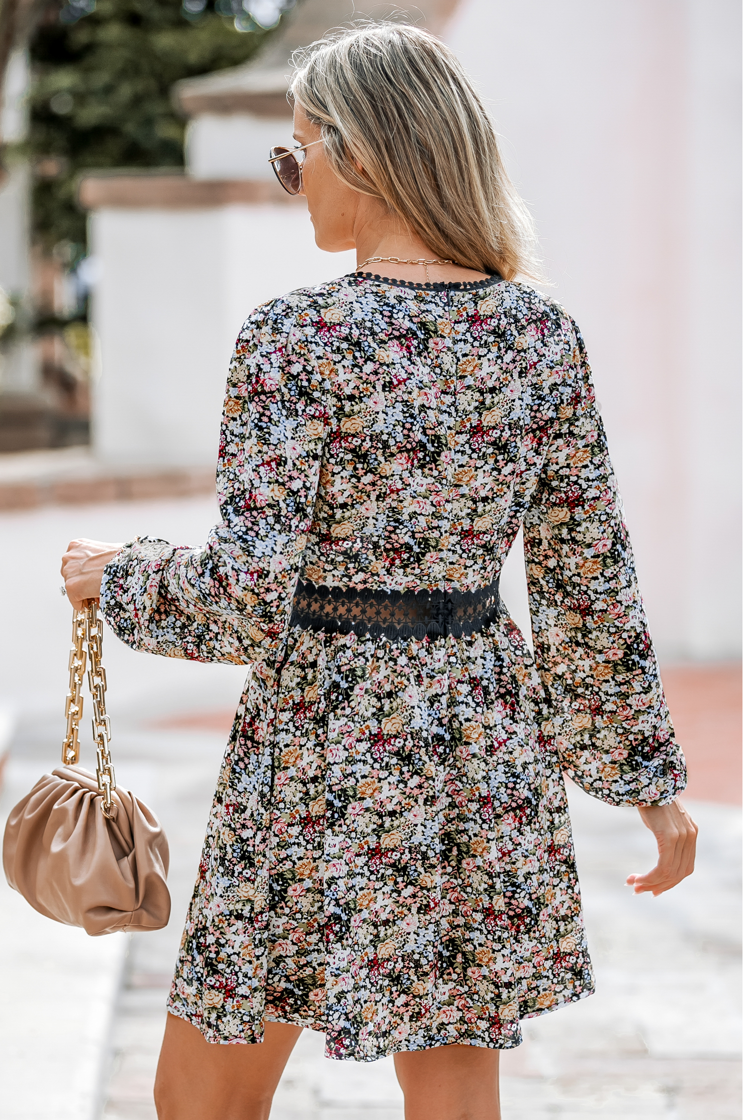 Robe mini en dentelle à pompons et imprimé floral
