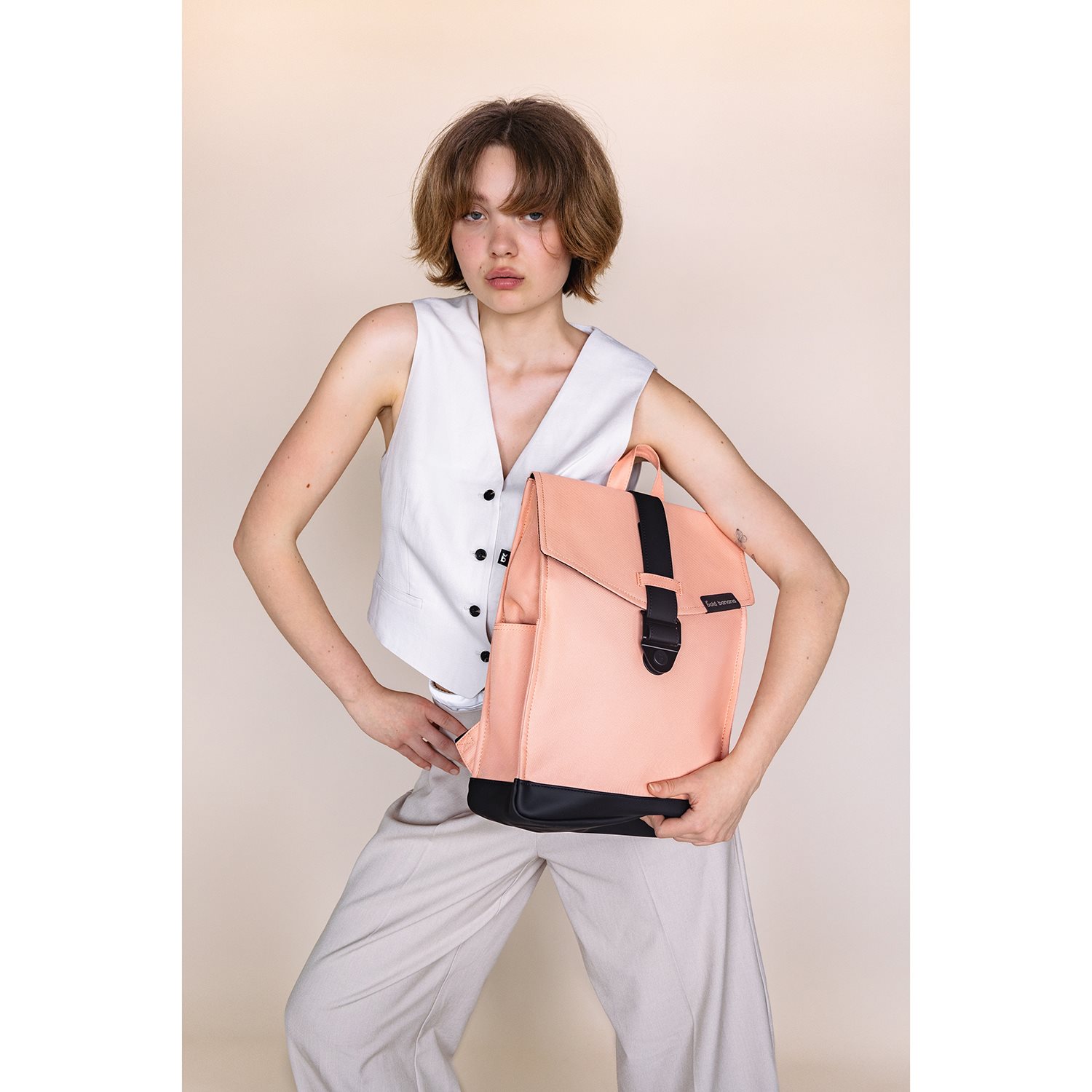Bold Banana Envelope Backpack peach panther