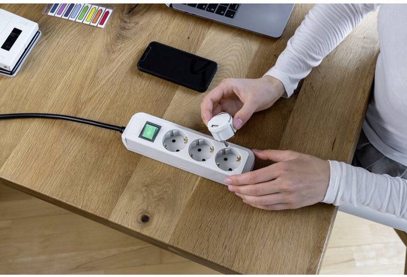 Brennenstuhl - USB-stopcontactadapter - Wit - 2,4A - USB-lader
