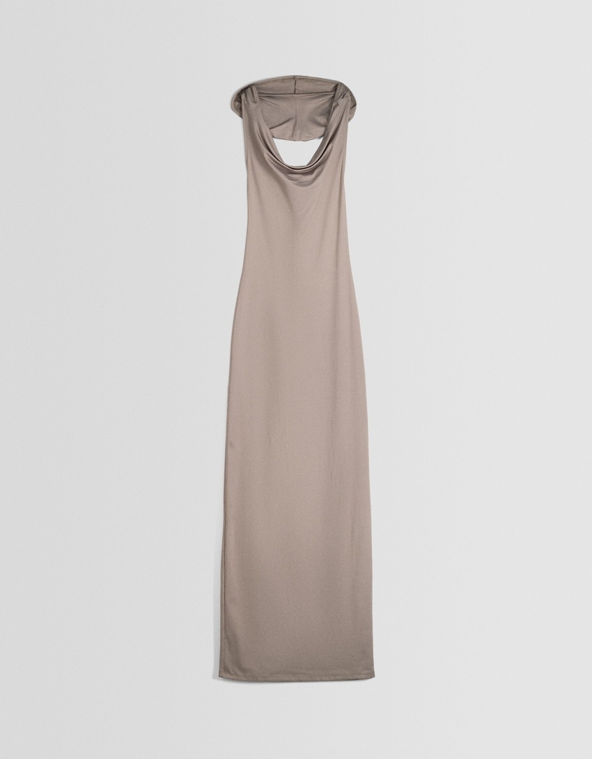 Vestido longo sem mangas com capuz aberto nas costas