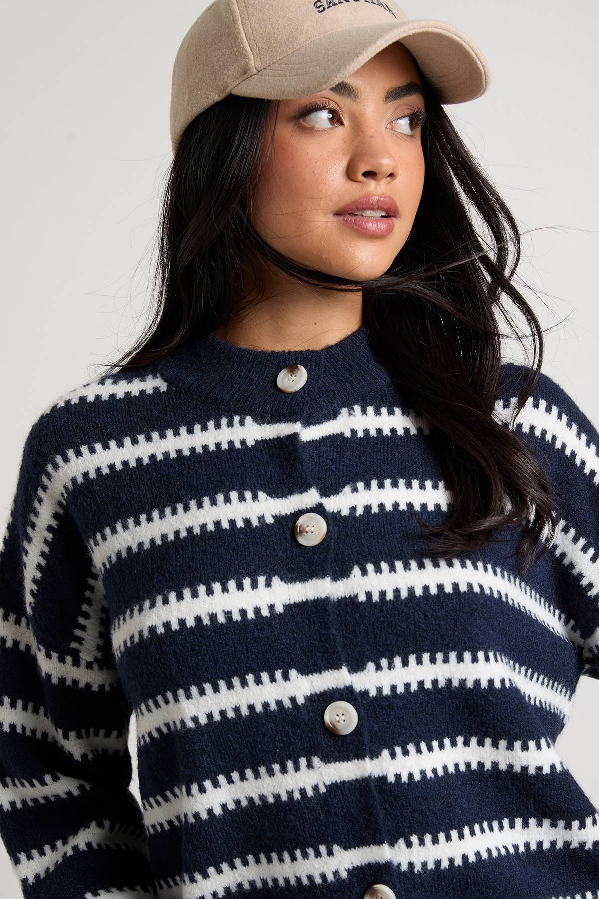 boohoo Cardigan boutonné à encolure haute aux rayures super douces