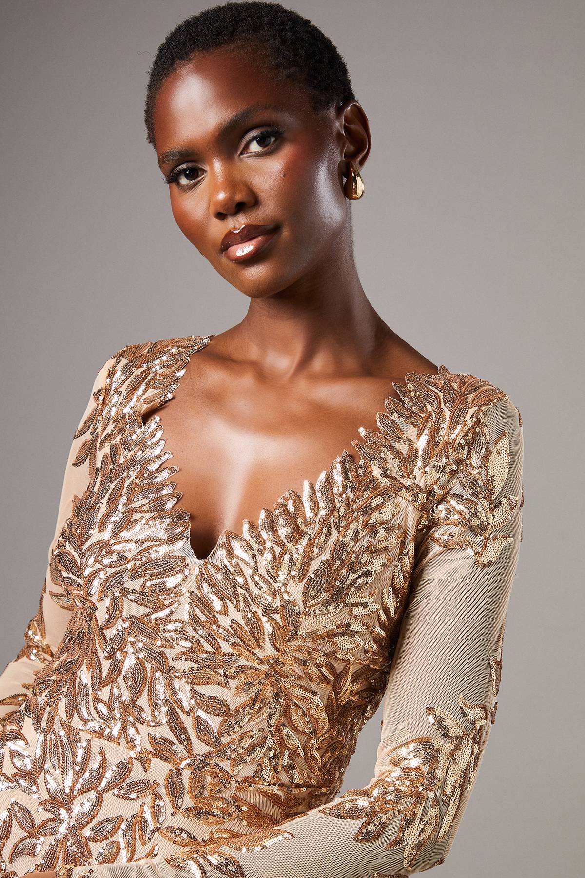 Coast Robe Longue À Sequins Floraux Et Manches Longues
