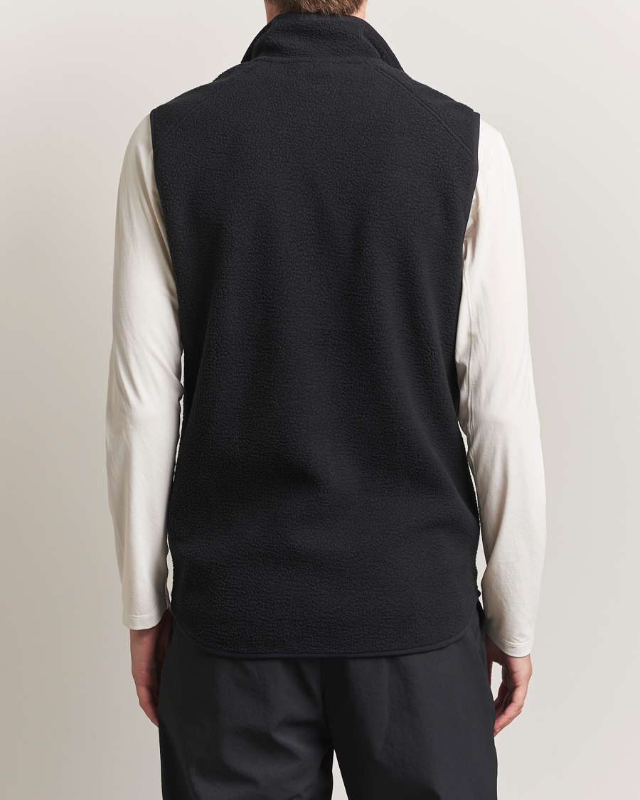 Peak Performance Pile Vest Black