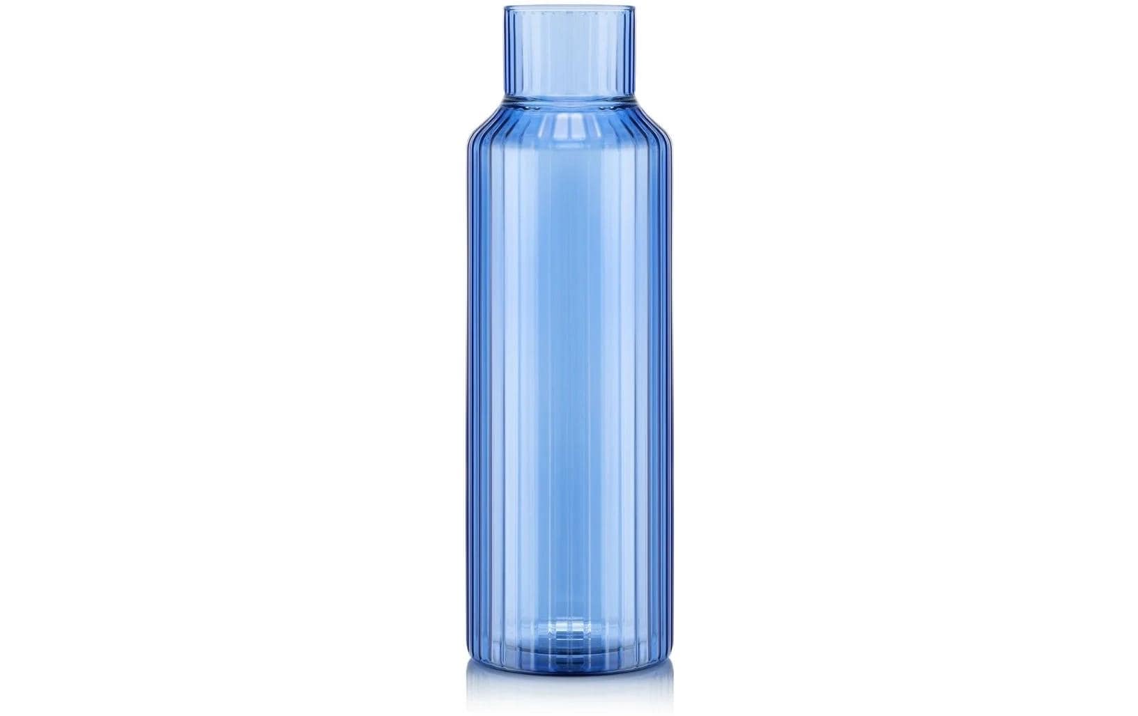 Karaffe Navalia Translucent Blue, 0.9 lDoppelwandige Karaffe mit geripptem Teesieb