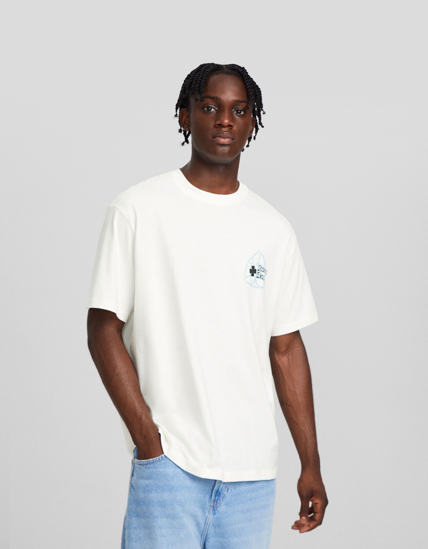 Camiseta de manga curta com estampa e modelagem quadrada