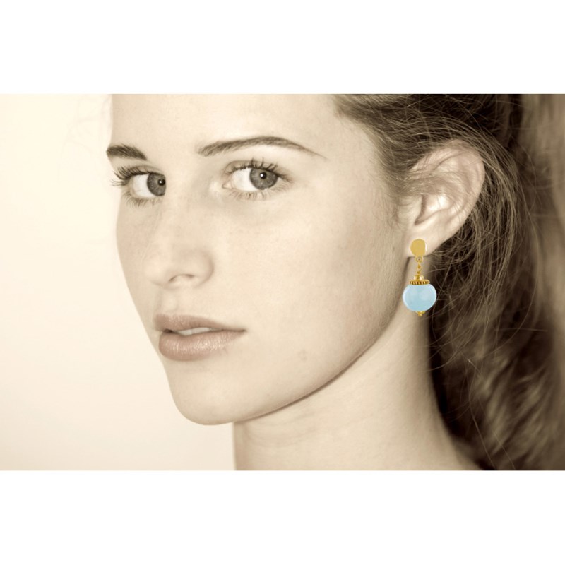 Boucles d'Oreilles Clous Métal Doré et Grosses Perles en Céramique