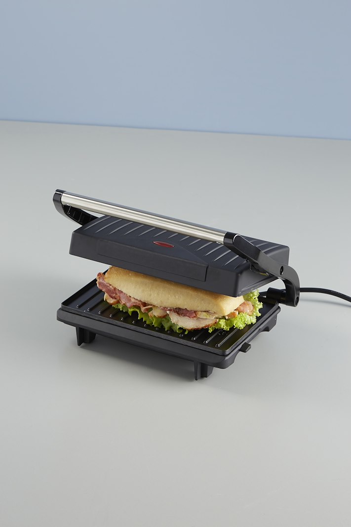 DAY Grill Med non-stick belegg. 750W.