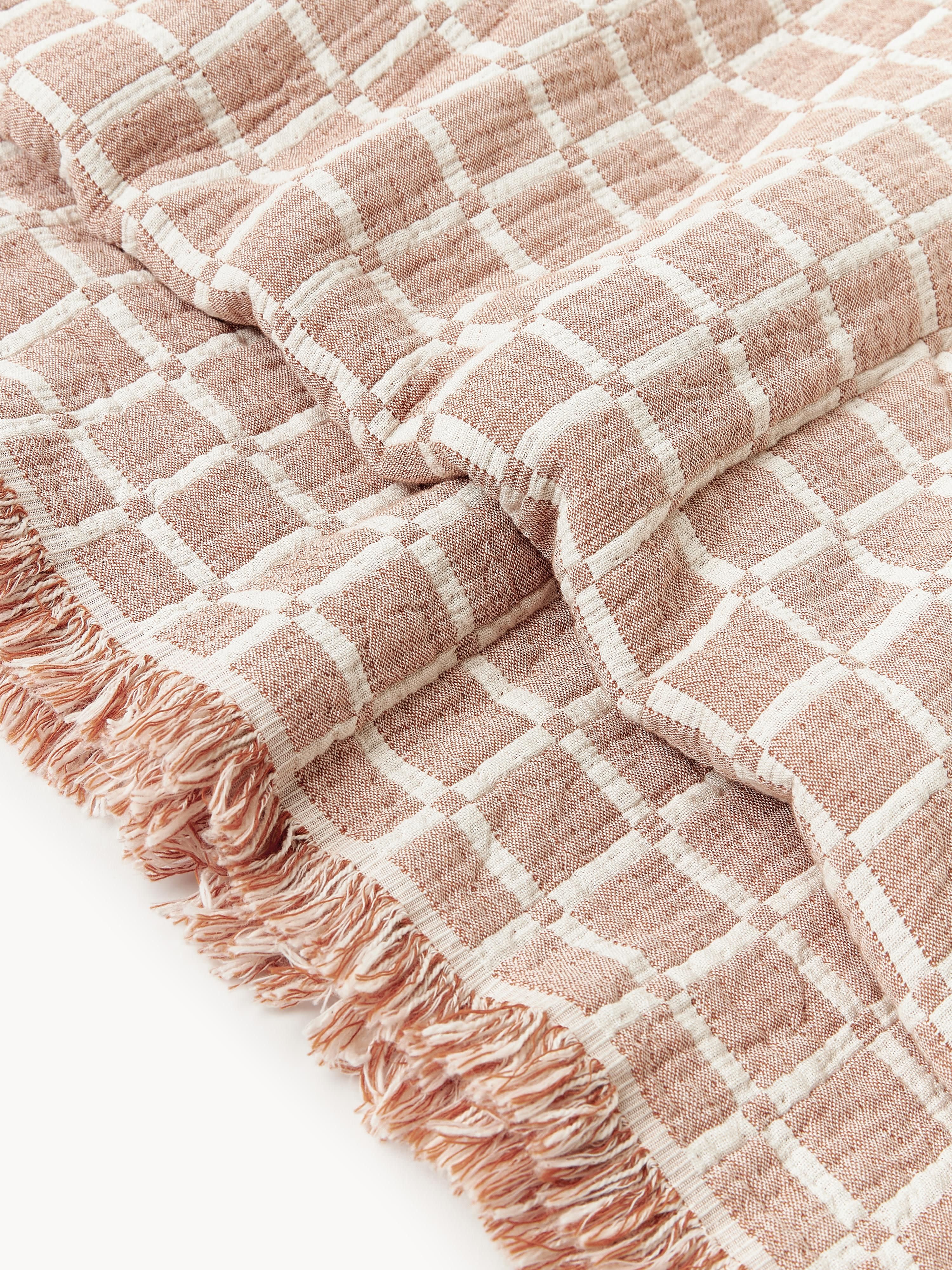 Gewassen mousseline bedsprei Ronia met franjes