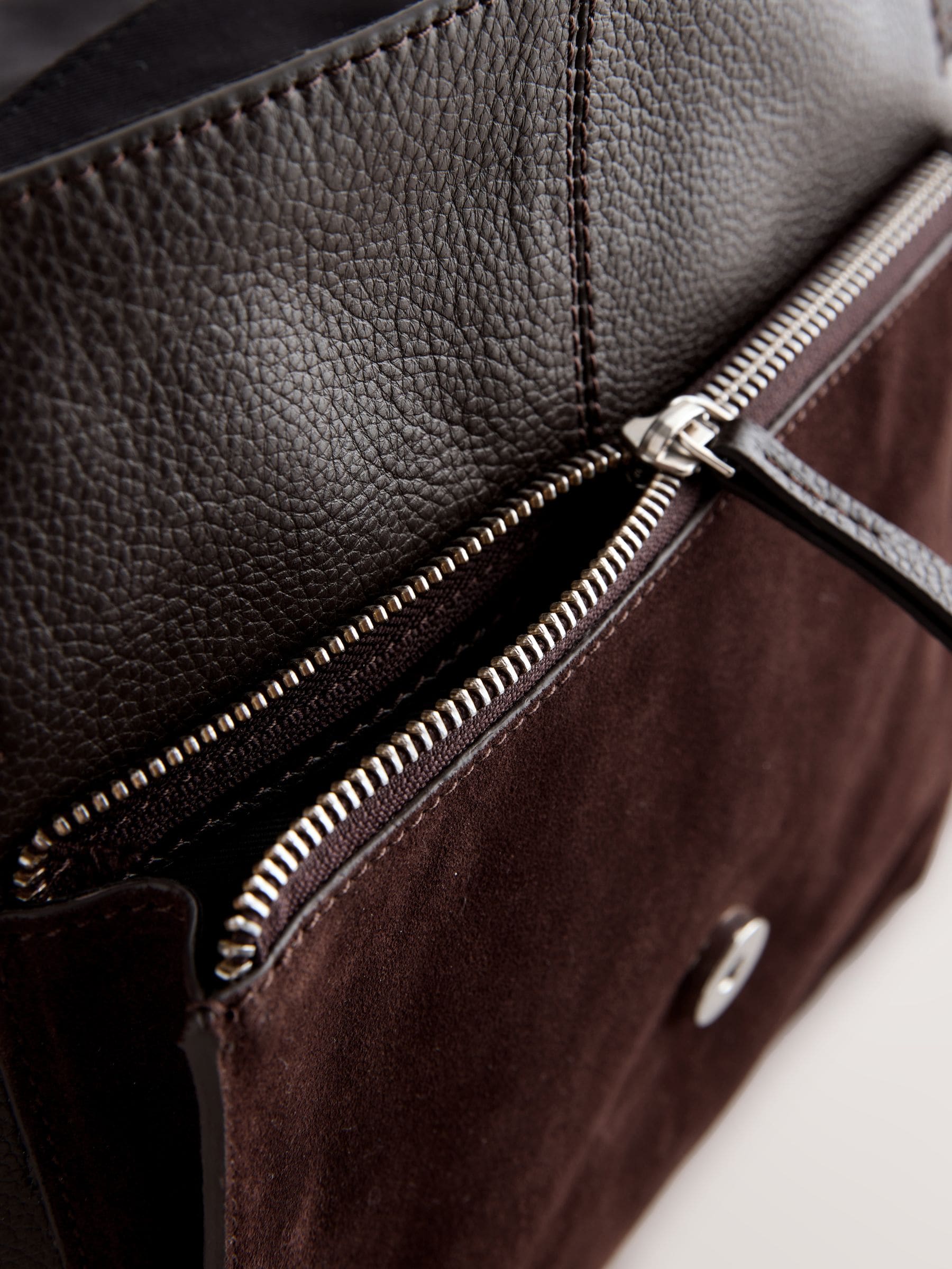 Chocoladebruin - Leren messenger-tas met vak