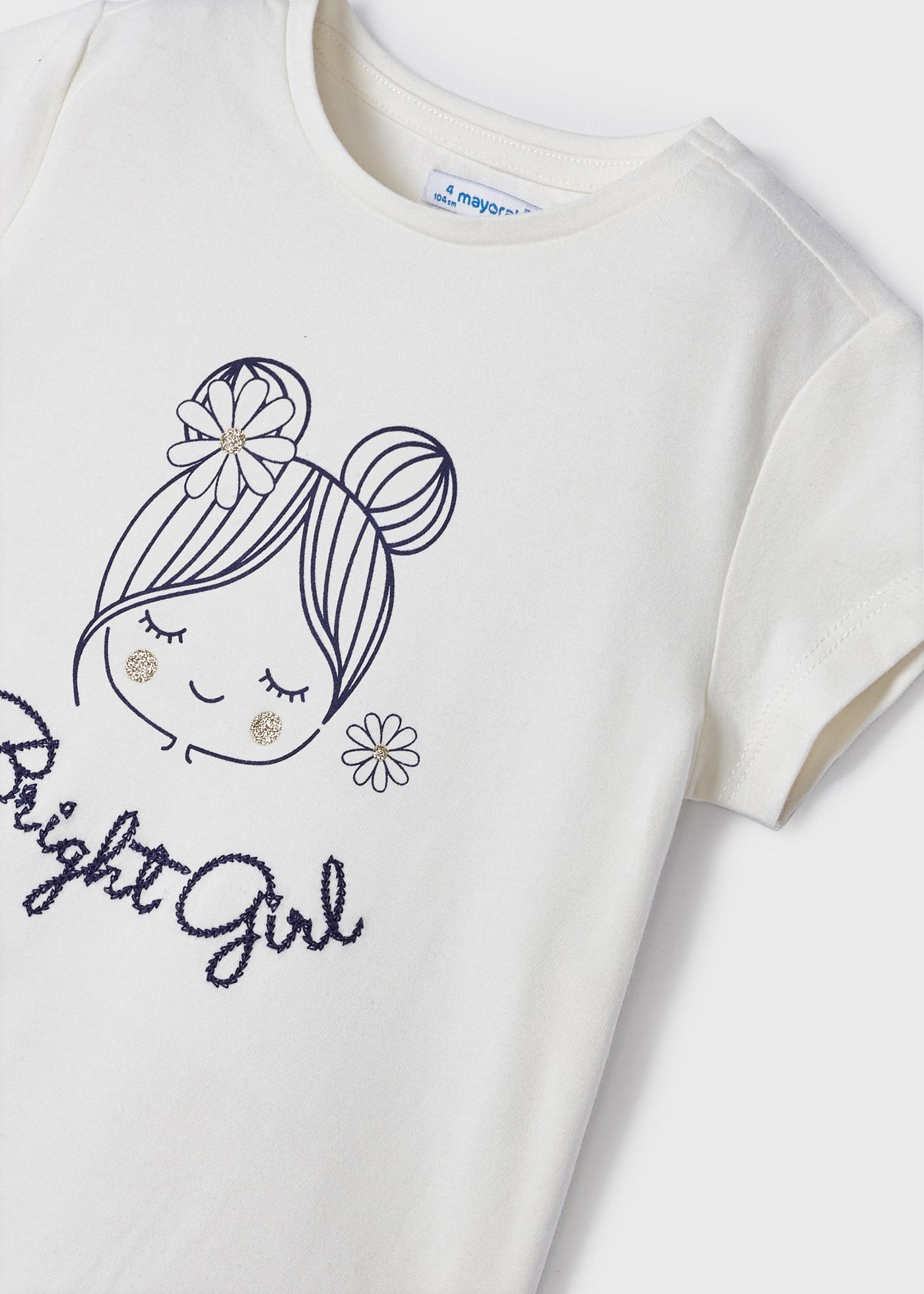 Camiseta feminina com estampa sustentável em algodão.