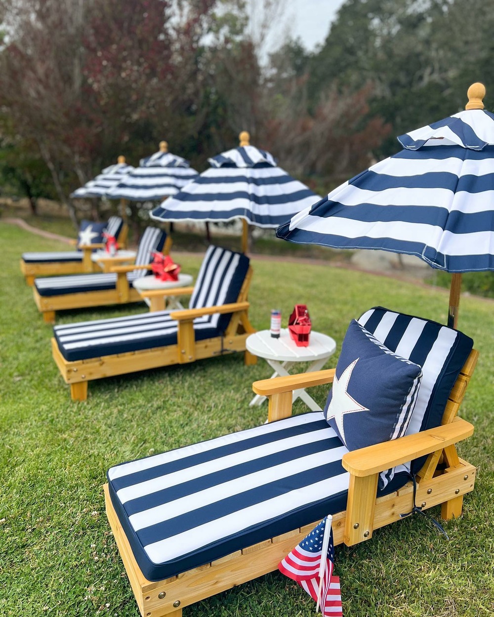 Chaise longue enfant avec parasol