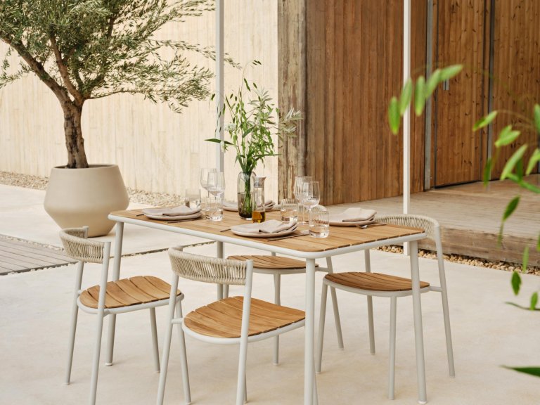 Bolia Kite tuinstoel teak/grijs