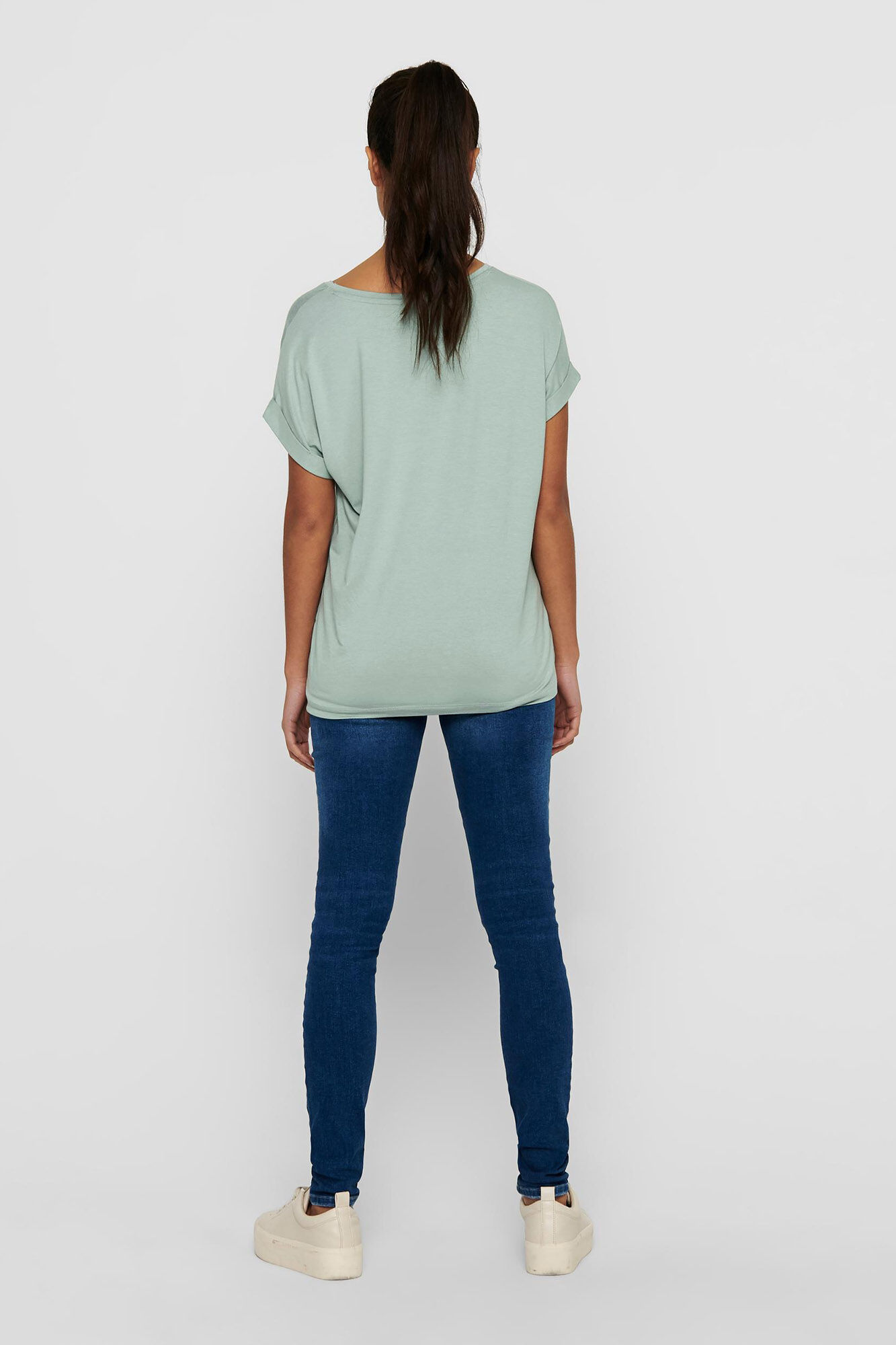 Blusa de manga curta e modelagem folgada