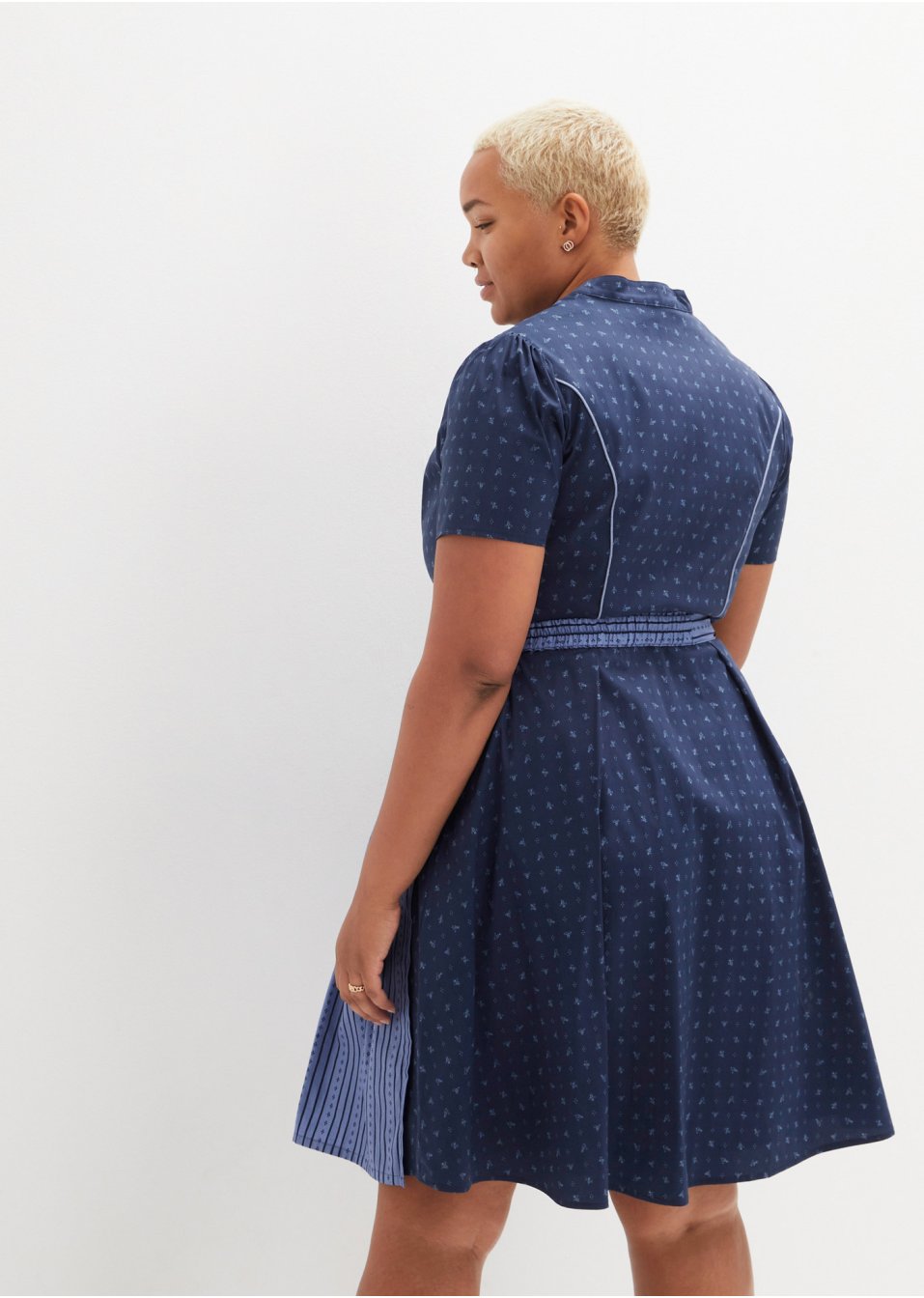 Robe bavaroise avec tablier longueur genou (Ens. 2 pces.)