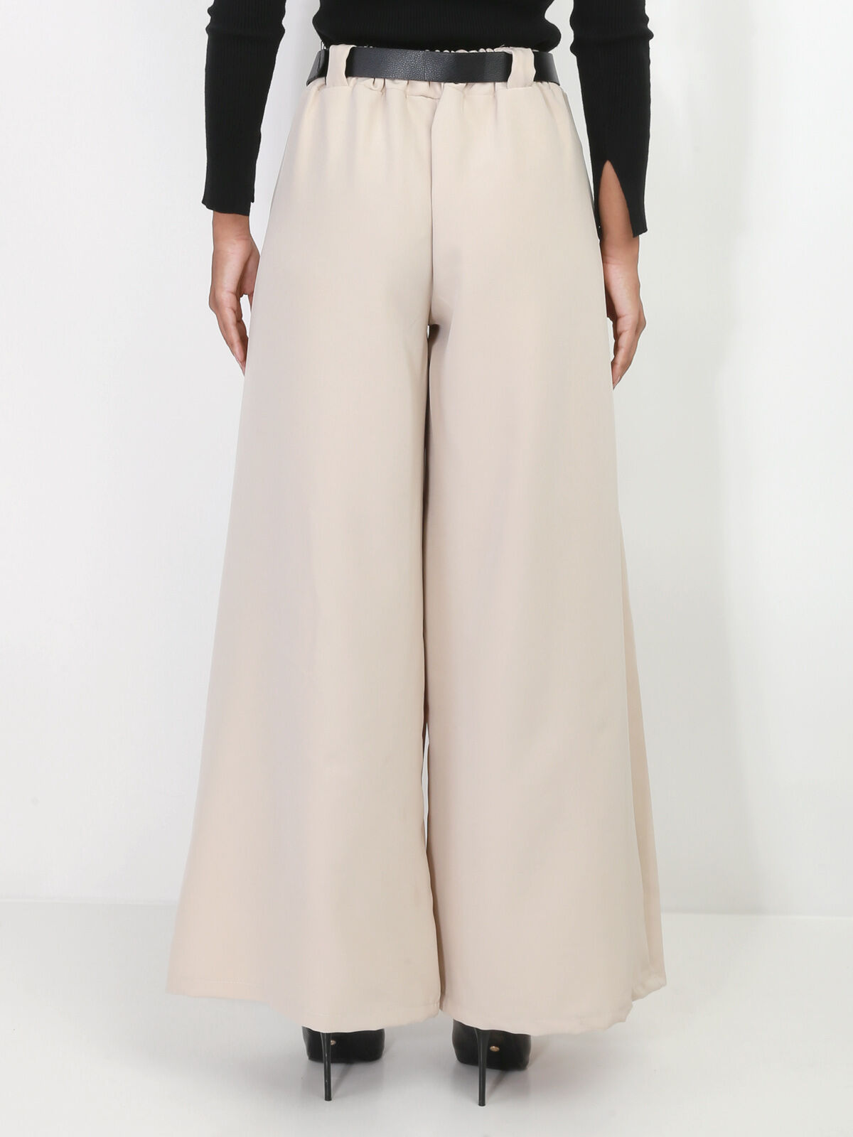 Pantalon à pinces large avec ceinture- Beige