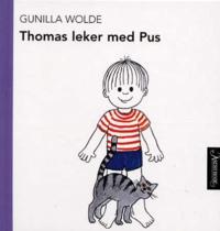 Thomas leker med pus