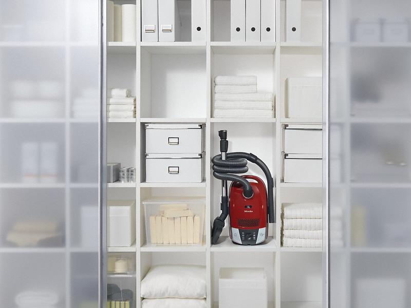 Miele Bodenstaubsauger Compact C2 Cat&Dog PowerLine SDBF4 Bodenstaubsauger mit Beutel und Geruchsfilter