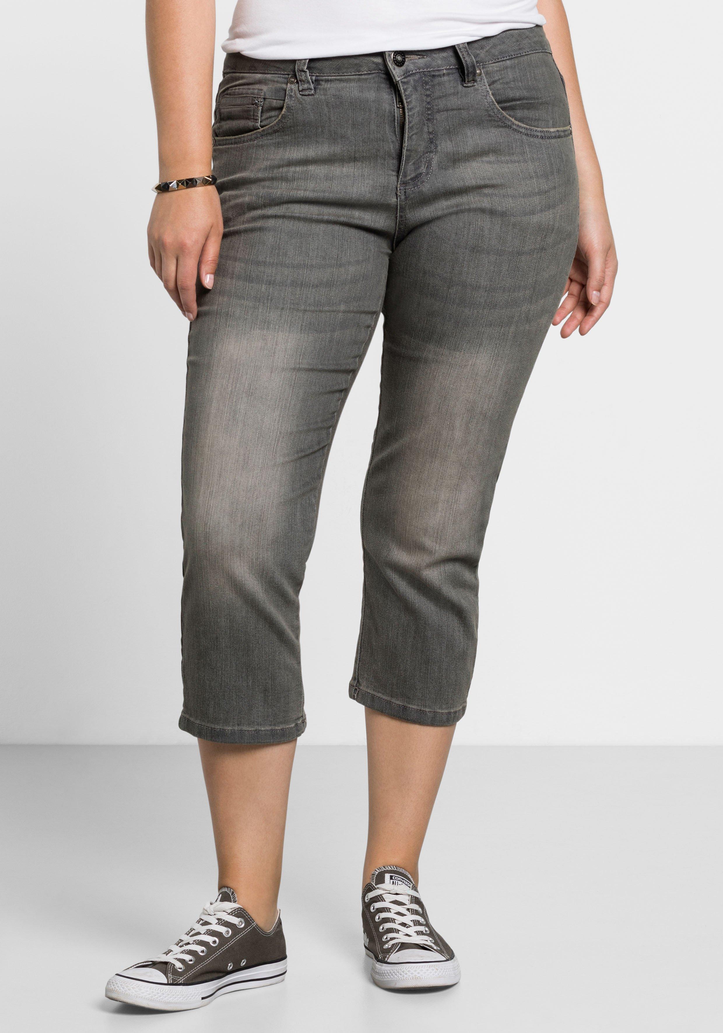 Caprijeans mit Used-Effekten