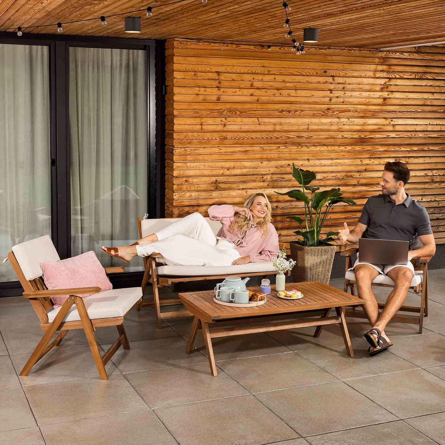 di volio Gartenmöbel Set Lusiano - beige, wetterfeste Garten Möbel aus Akazienholz, 1x Doppelbank, 2X Sessel, 1x Tisch & Bequeme Sitzkissen