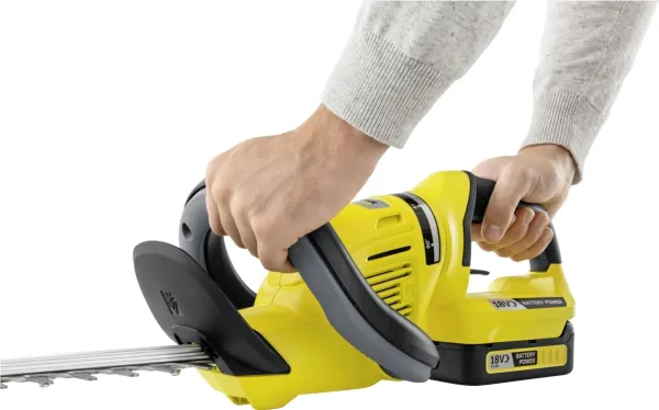 Kärcher HGE 18-50 - Hæktrimmer - ledningfri - 18 V - 2.5 Ah - 50 cm - tandmellemrum: 22 mm - 2.9 kg