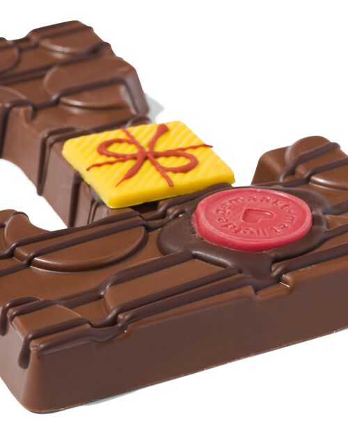 lettre T en chocolat au lait décorée à la main 200g