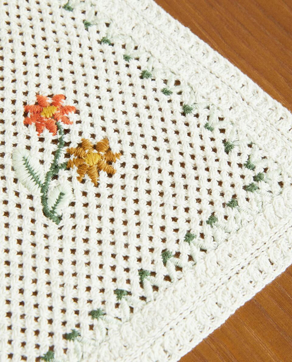 Jogo americano de crochê floral