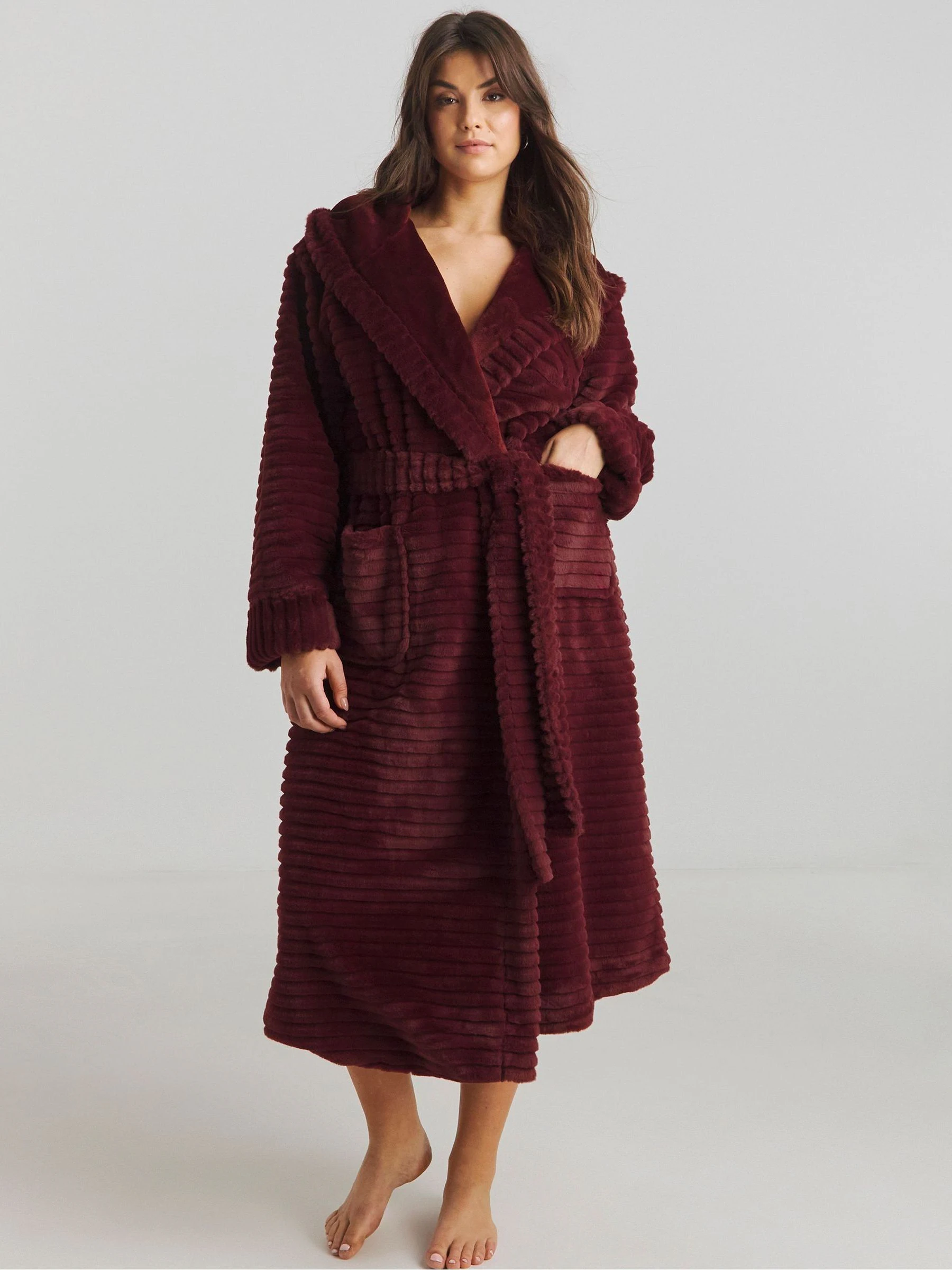 Rood - Simply Be Pretty Secrets Luxury Maxi Gown