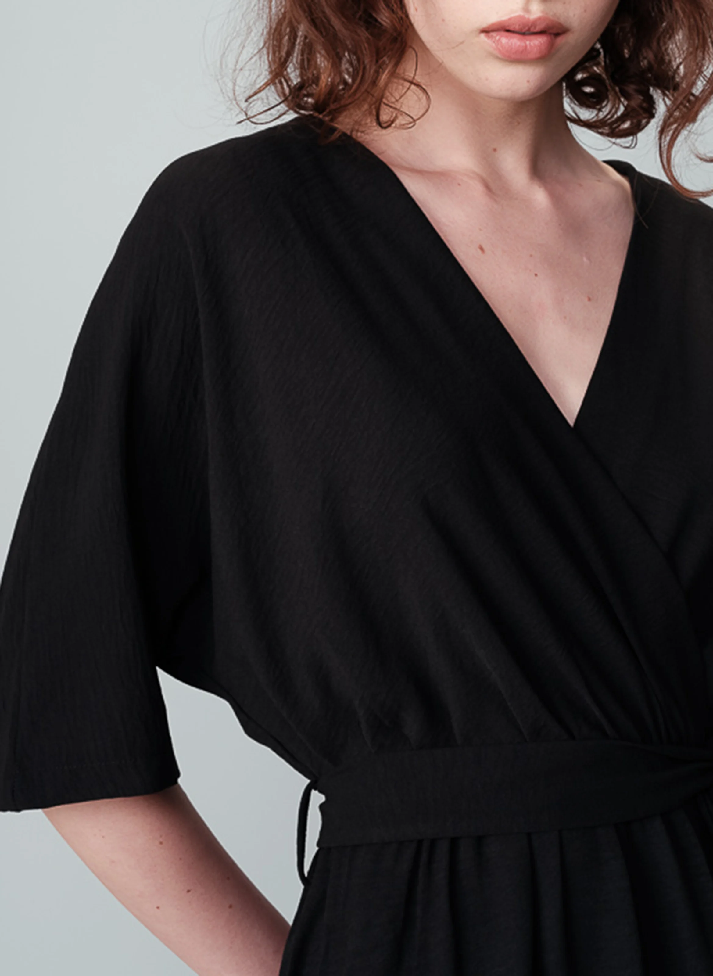 NAYA - Robe longue encolure cache-coeur | Noir