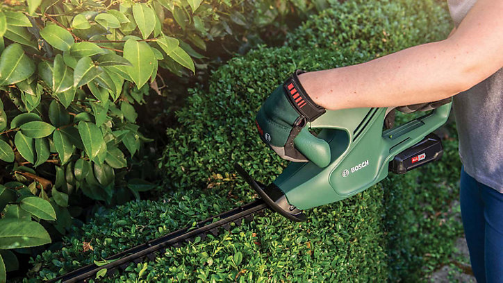 Taille-haies sans fil sur batterie 18V Bosch EasyHedgeCut 18-45 Li (sans batterie)