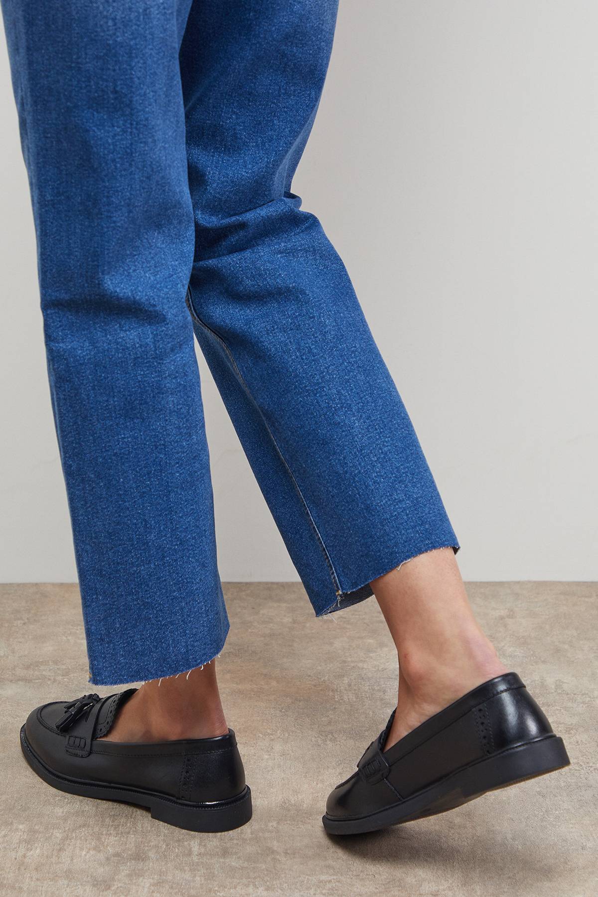 Oasis Mocassins Bunny en Cuir Véritable avec Détails Richelieu et Pompons