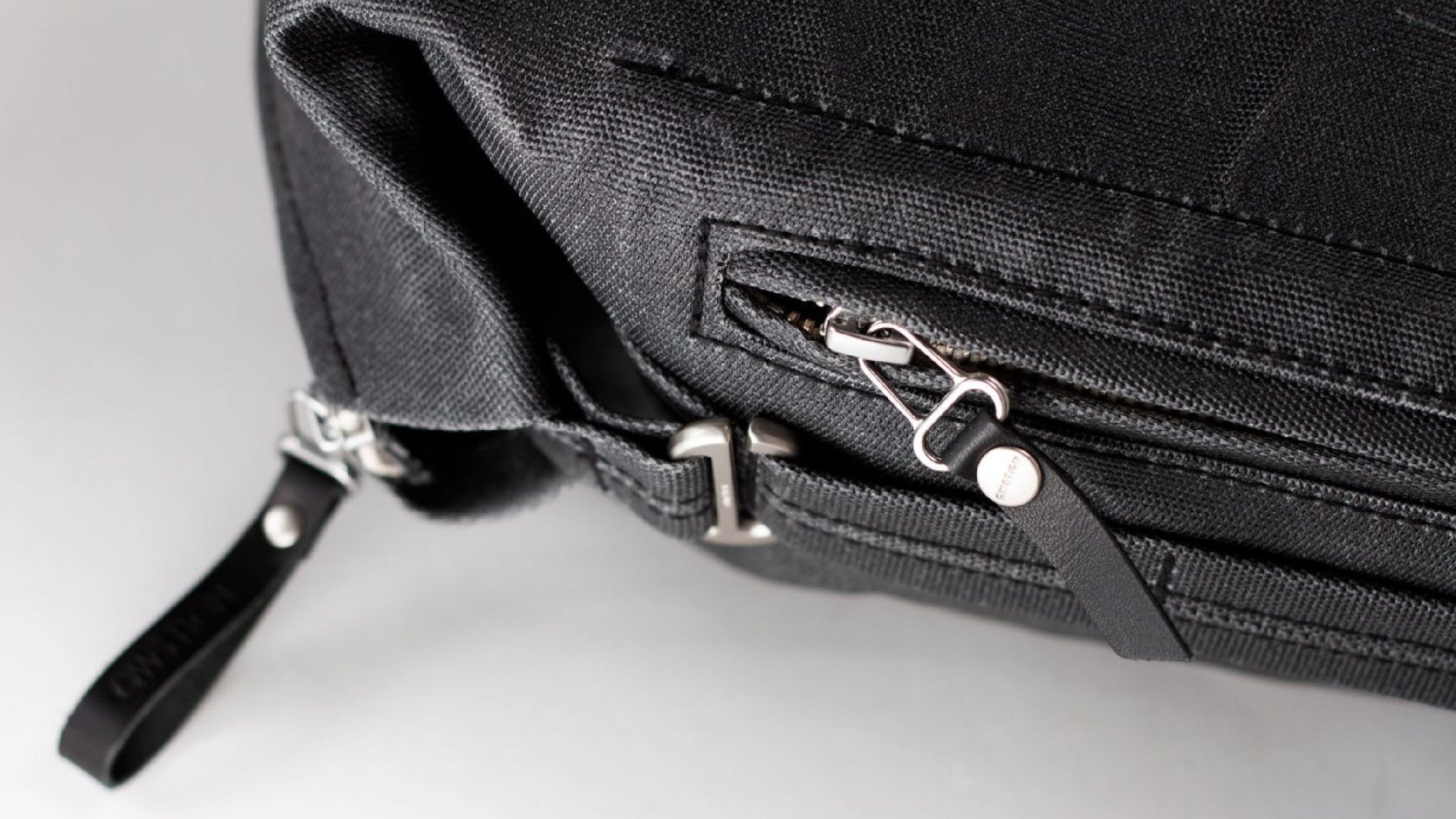 Qwstion Bananatex Zip Pack Waxed Black