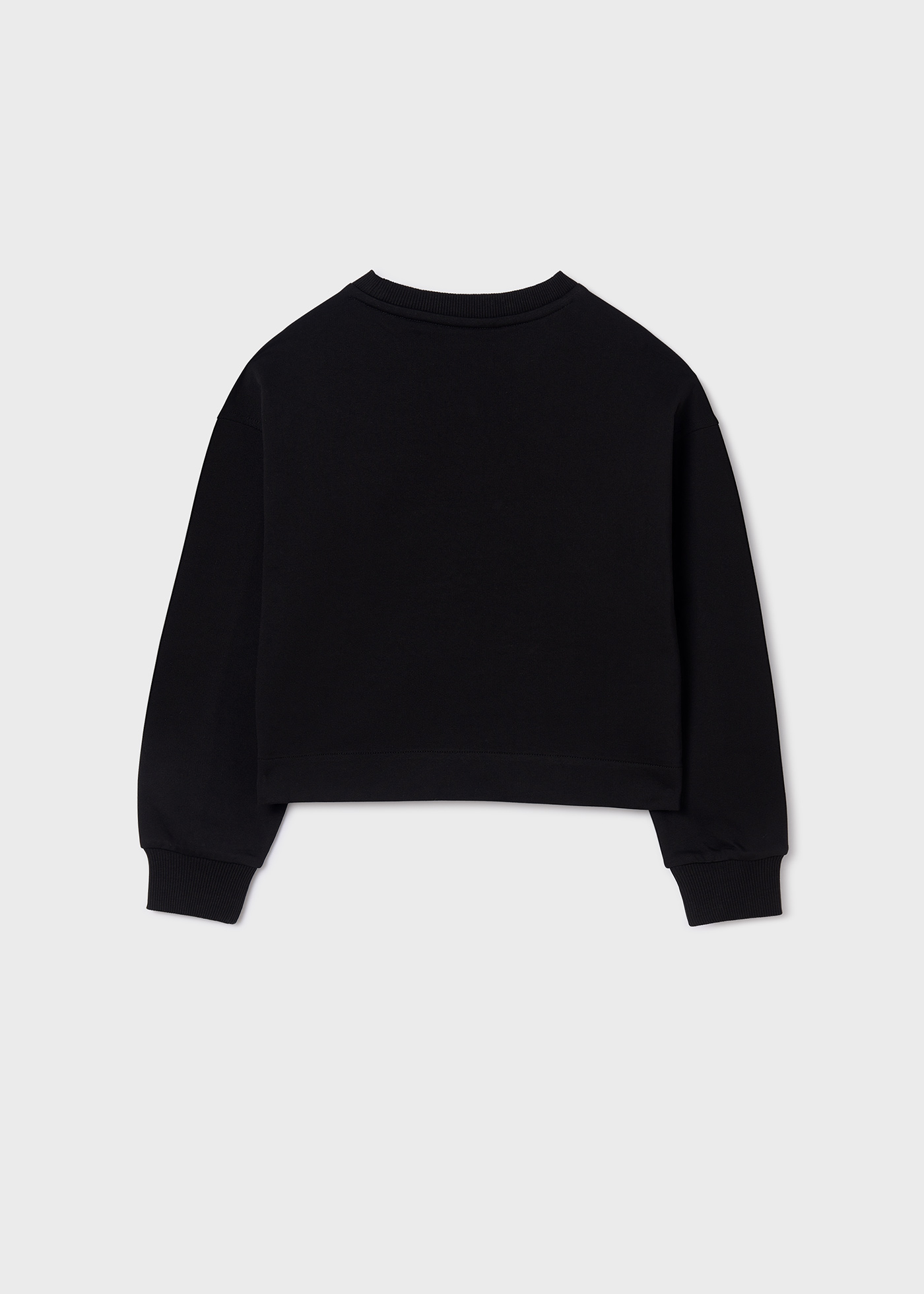 Moletom preto feminino com ombros à mostra