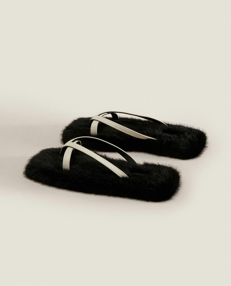 Pantufas de pele sintética com tiras contrastantes