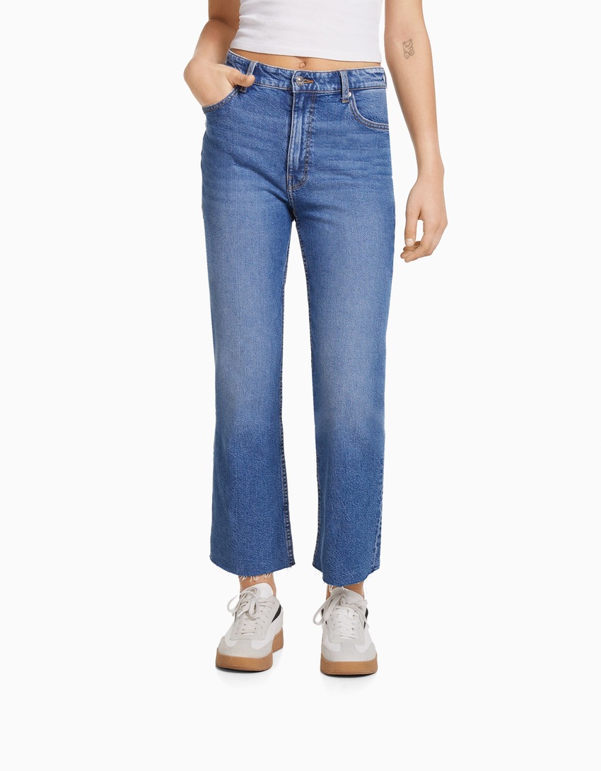 Calça jeans cropped boca de sino