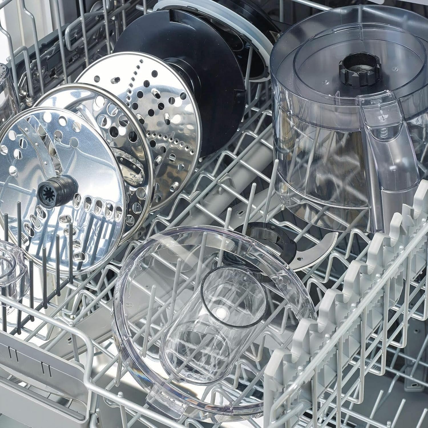 SEVERIN Robot de cuisine avec balance intégrée, robot ptissier pour 3 kg de pte ou 5,5 L, robot ménager robuste avec crochet à pétrir, batteur plat et fouet, 1 000 W, noir, KM 3898