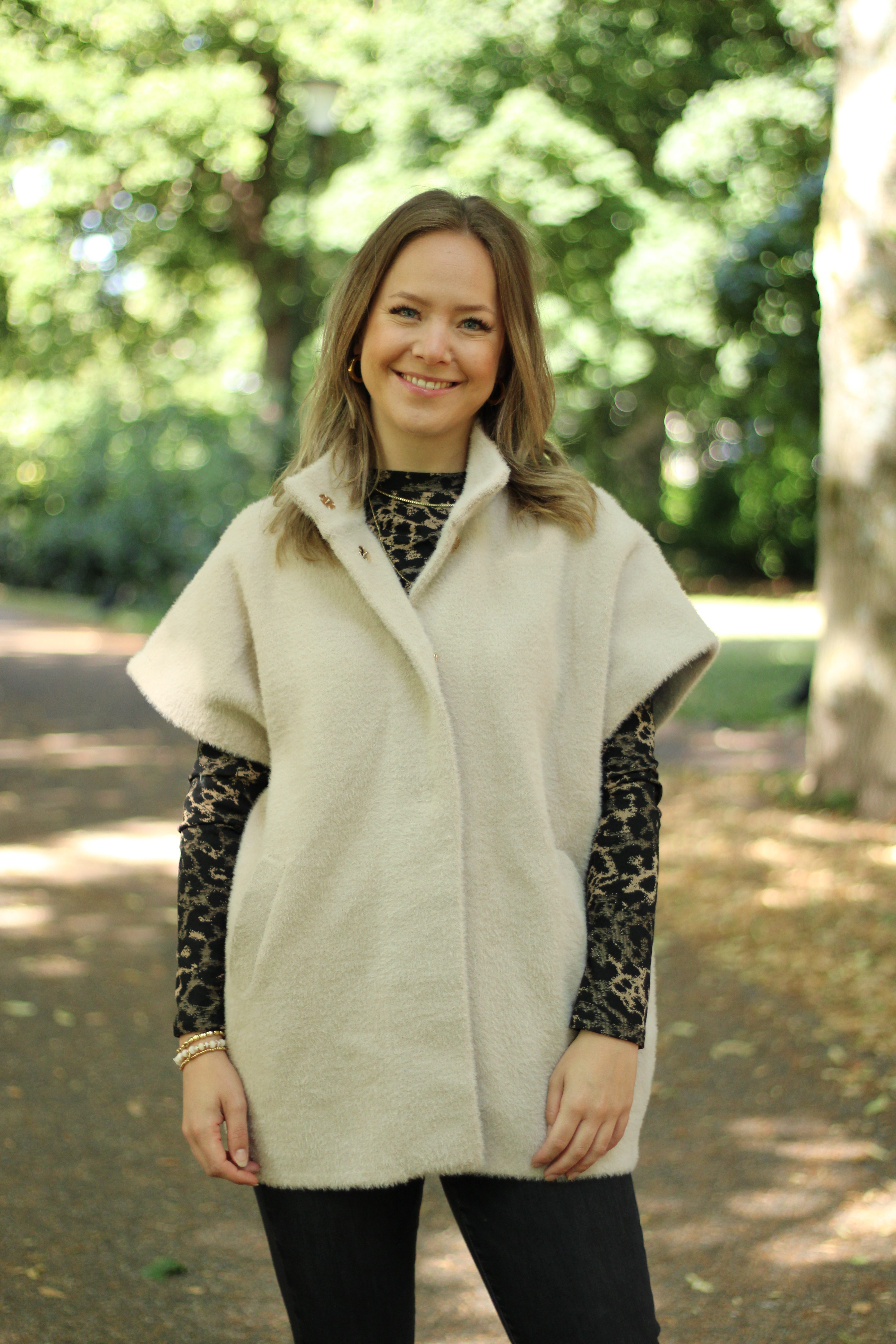 Rino & Pelle - Helen Short Sleeve Cape - Stone