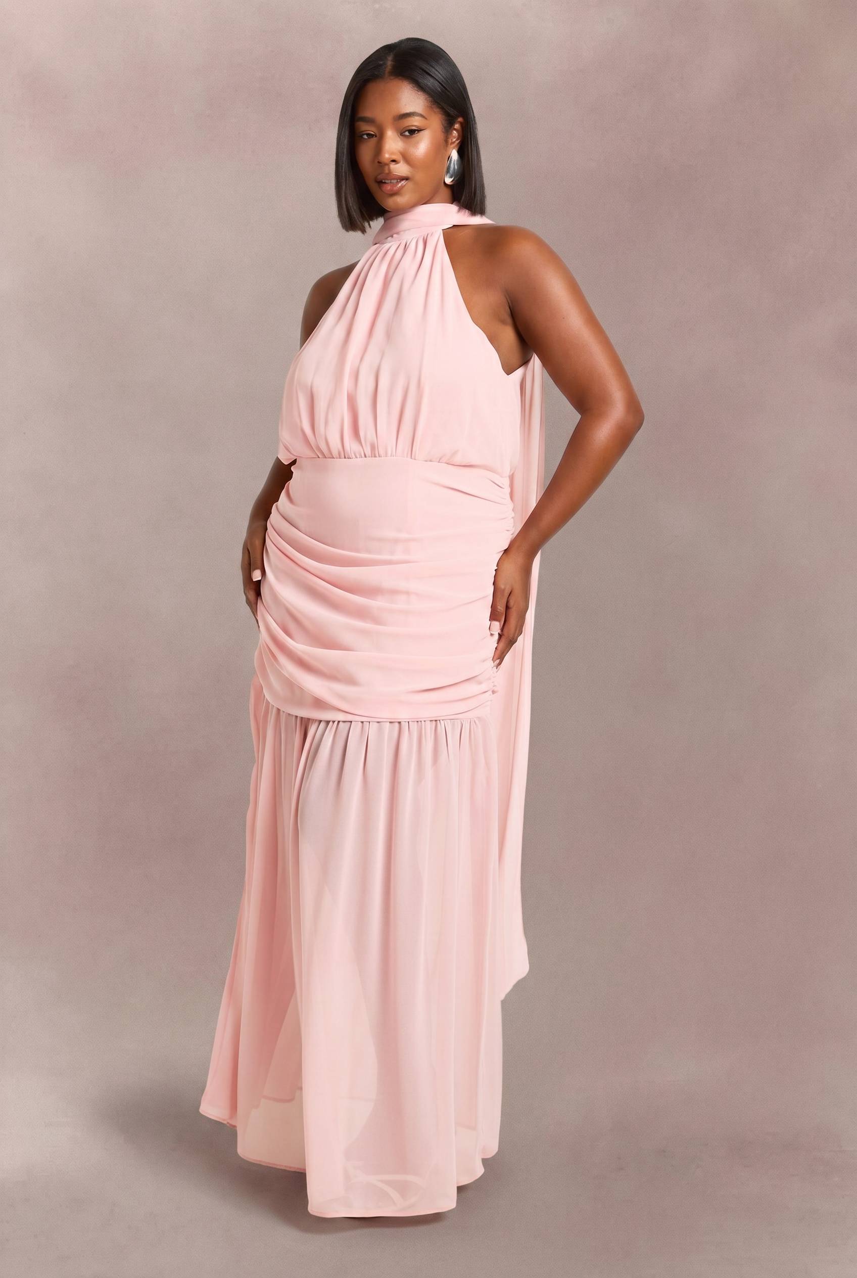 boohoo Robe Longue Évasée Grande Taille Avec Col Licou Et Détail Foulard